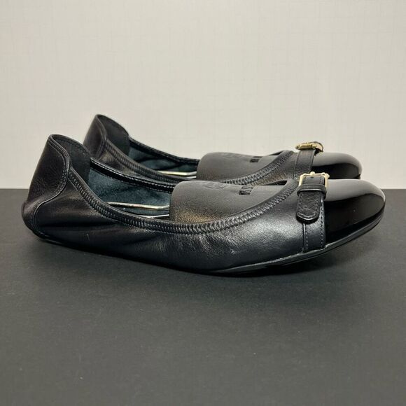 Womens COLE HAAN Classic Black Leather Slip On Flats / Size 7 Medium - Picture 1 of 8